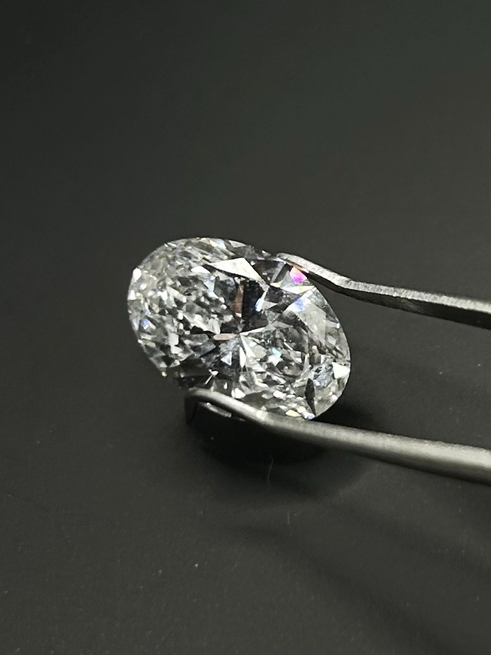 IGI certified 4.03 ct White Oval Brilliant Cut Loose Diamond